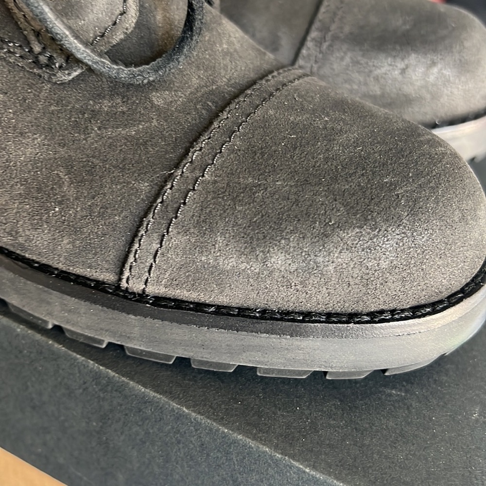 Ugg 🥾 - Picture 9 of 10